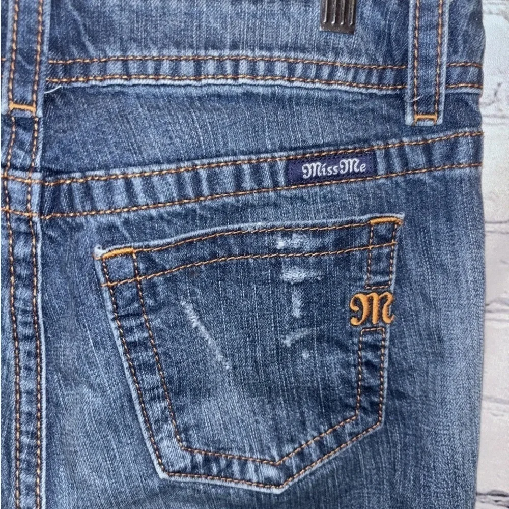 Miss Me Boyfriend Medium Wash Distressed Ankle Denim Jeans Women’s Size 27